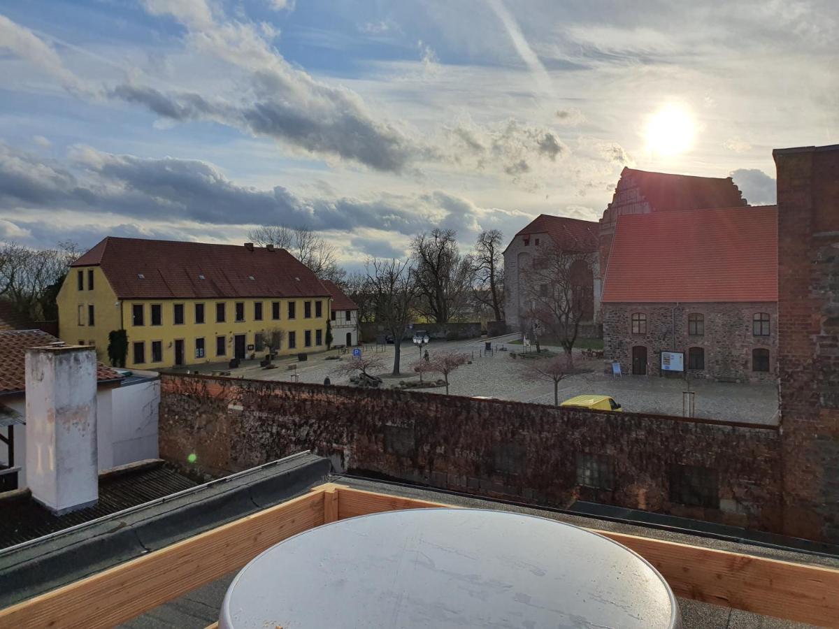 Grosses Offenes Loft Oder Kleine Gemuetliche Wohnung Mit Balkon Wolmirstedt Zewnętrze zdjęcie