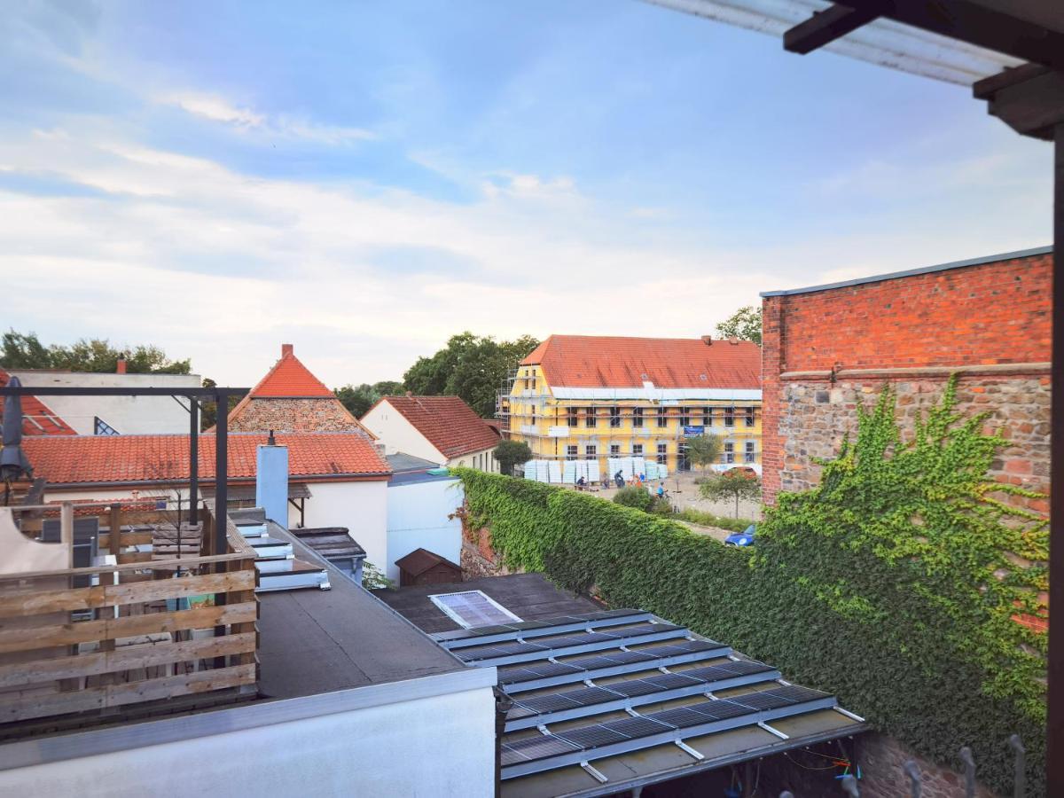 Grosses Offenes Loft Oder Kleine Gemuetliche Wohnung Mit Balkon Wolmirstedt Zewnętrze zdjęcie